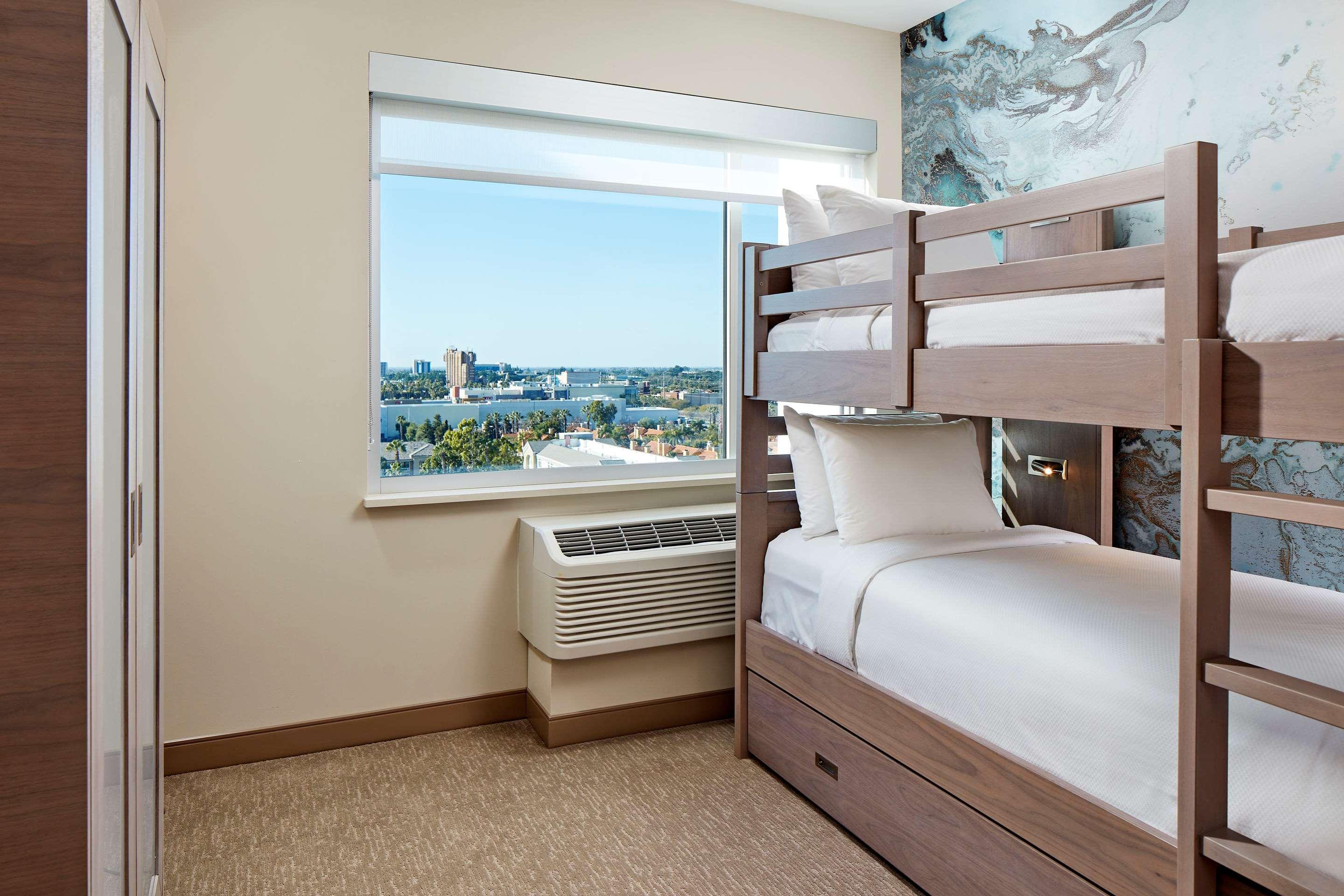 Cambria Hotel & Suites Anaheim Resort Area Dış mekan fotoğraf