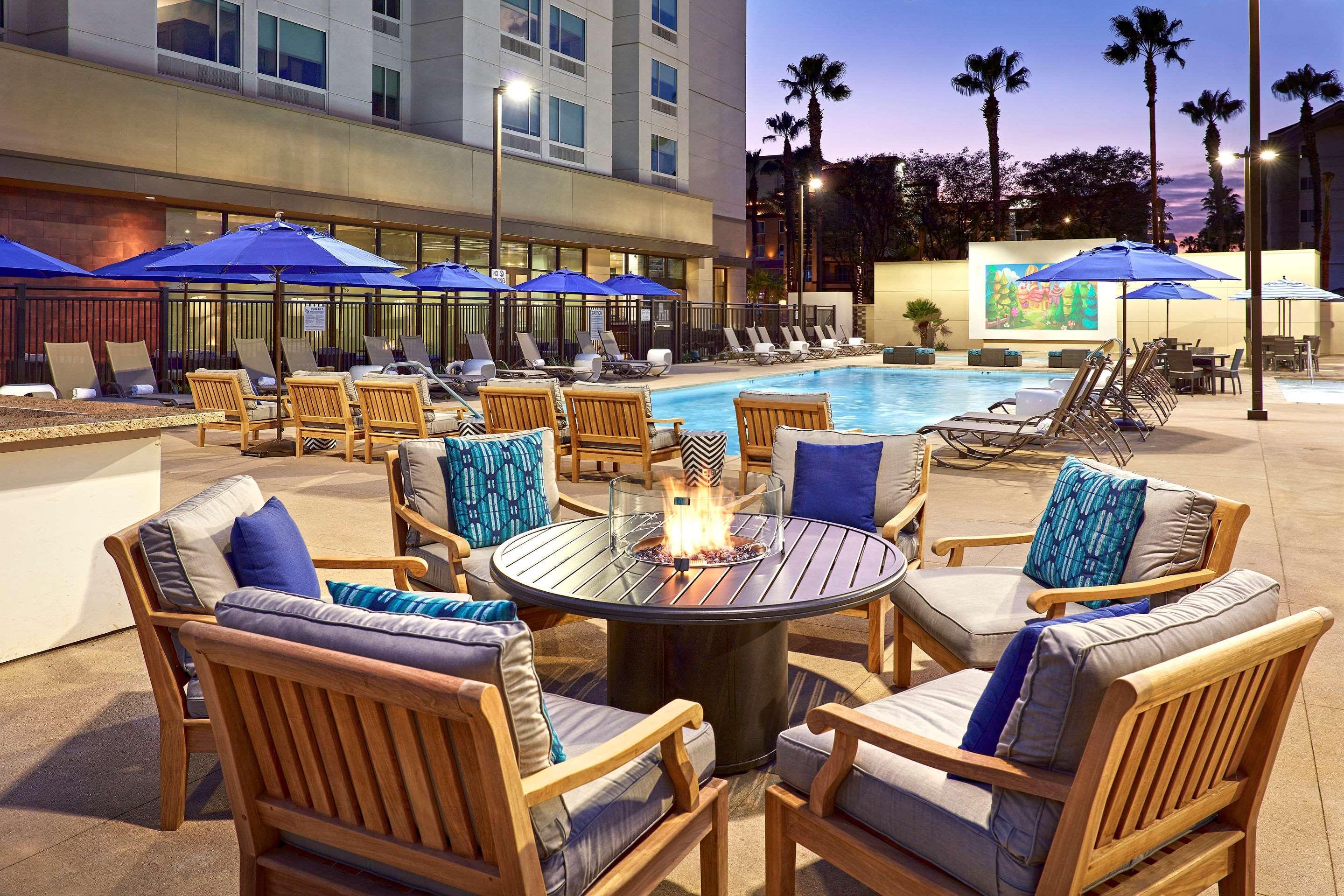 Cambria Hotel & Suites Anaheim Resort Area Dış mekan fotoğraf