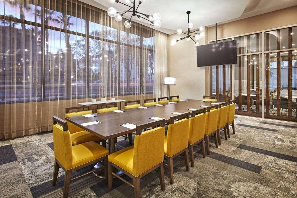 Cambria Hotel & Suites Anaheim Resort Area Konforlar fotoğraf